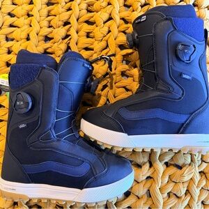 Vans Navy Blue BOA Snowboard Boots with White Midsole